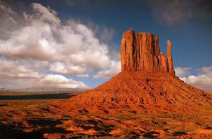 Butte à Monument Valley, nation navajo, Arizona photo