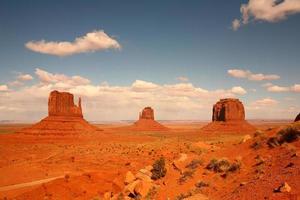 3 buttes à Monument Valley Arizona photo