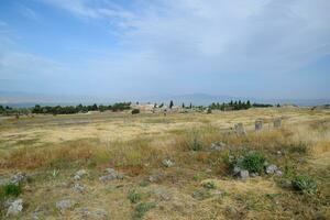 antique ruines et calcaire blocs dans Hiérapole, Turquie. ancien ville. photo