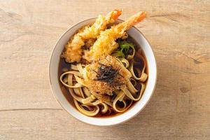 nouilles ramen japonaises aux crevettes tempura