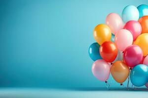 ai généré une bouquet de des ballons de différent couleurs contre le bleu studio Contexte avec copie espace photo