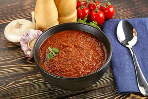 Espagnol traditionnel Gaspacho tomate soupe photo