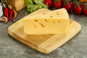 Suisse maasdam fromage Triangle plus de planche photo