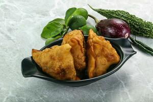 Indien cuisine - frites croustillant samosa photo