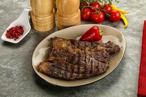 grillé mandrin rouleau steak avec Roquette photo