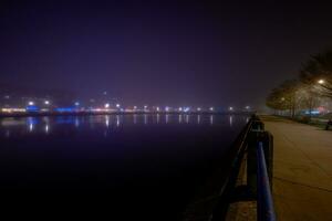 brumeux baie à nuit photo