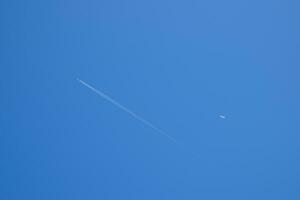 deux passager avion en volant proche. condensation Piste photo