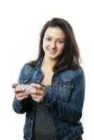 Jeune femme avec téléphone intelligent photo