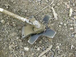 couteau sur le tondeuse pour Coupe herbe et des buissons photo