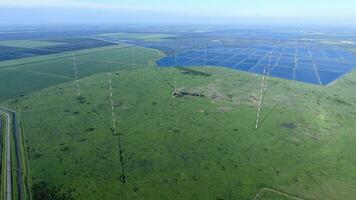 mâts onde longue antennes la communication parmi le riz des champs cheminette photo