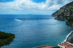 Voyage dans Italie. amalfi côte avec le mer photo