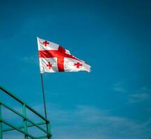 drapeau de Géorgie agitant fermer photo