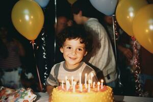 ai généré - - photo de une Jeune aux cheveux noirs garçon à une anniversaire fête