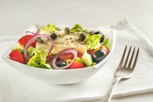 bol de salade grecque photo