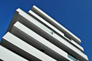 moderne et Nouveau appartement bâtiment. à plusieurs étages, moderne, Nouveau et élégant vivant bloquer de appartements. photo