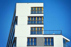 moderne et Nouveau appartement bâtiment. à plusieurs étages, moderne, Nouveau et élégant vivant bloquer de appartements. photo