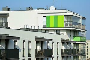 moderne et Nouveau appartement bâtiment. à plusieurs étages, moderne, Nouveau et élégant vivant bloquer de appartements. photo