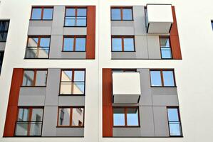 moderne et Nouveau appartement bâtiment. à plusieurs étages, moderne, Nouveau et élégant vivant bloquer de appartements. photo