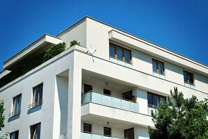 moderne et Nouveau appartement bâtiment. à plusieurs étages, moderne, Nouveau et élégant vivant bloquer de appartements. photo