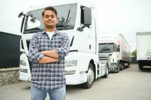 portrait de une Indien un camion chauffeur photo