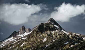 beau paysage montagneux photo