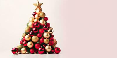 ai généré Créatif Noël arbre avec d'or et rouge des balles isolé sur rose Contexte. bannière pour Nouveau années photo