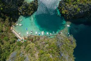 aérien vue de le lagunes de coron île photo