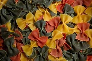 non cuit vibrant coloré farfalle Pâtes. une culinaire Toile de multicolore nœud papillon macaroni, création une animé et texturé Contexte pour gourmet cuisine passionnés. coloré sec Pâtes. brut macaroni photo