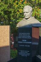 Moscou, Russie - 08.06.2023 - Mémorial à le célèbre soviétique russe astronaute allemand titov à Novodievitchi cimetière. histoire photo