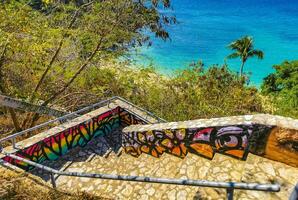 puerto escondido oaxaca Mexique 2023 pierre briques Piste avec peintures à plage carrizalillo puerto escondido. photo