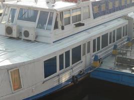 bateaux fluviaux dans les détails et les éléments du navire photo