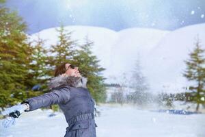 femme heureuse dans le parc photo