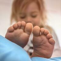 en bonne santé bébé pieds photo