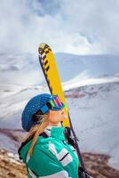 sportif femme sur ski recours photo