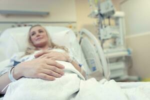 Enceinte femme dans le prénatal clinique photo