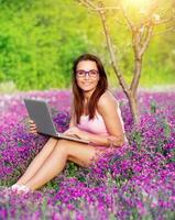 étudiant fille dans le jardin photo