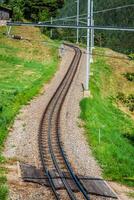 chemin de fer dans ensoleillé jour, Suisse. il est classique chemin de fer. photo