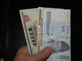 monnaie de différents pays du monde, taux de change, paire d'argent photo