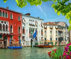 bateau sur le grandiose canal photo