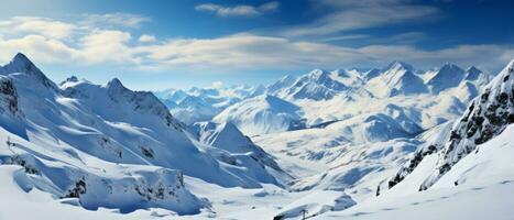 ai généré Stupéfiant vue de blanc, neigeux montagnes en dessous de le soleil, offre une parfait réglage pour une hiver vacances ou ski recours aventure. photo