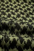 keffieh foulard. le texture de le coton traditionnel symbolique arabe foulard. kaki dos. photo