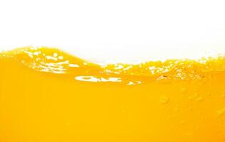 proche en haut brillant Orange jus éclaboussure texture pour santé et la nature vagues, magnifique vagues courbe et peu bulles lisse pour garphique conception et Contexte photo