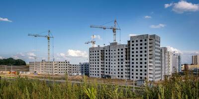 la tour grues sur construction placer, fournir logement pour faible revenu citoyens de troisième monde des pays photo