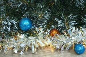 Noël bleu décoration fermer sur épicéa branches. Noël et Nouveau année vacances Contexte. photo