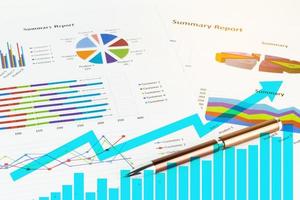 calculs, épargne, finances et concept d'économie photo