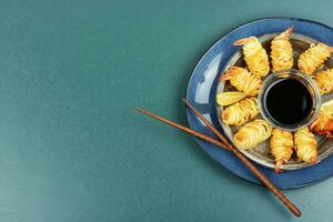 roulé Patate crevettes, vietnamien cuisine. photo