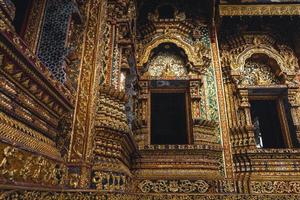 Wat phra buddhabat si roi, temple d'or à chiang mai, thaïlande photo