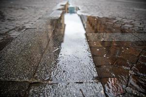 reflète l'eau et reflète les bâtiments photo