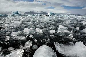 pittoresque paysage avec vert la nature dans Islande photo