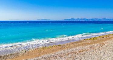 paysage de plage elli rhodes grèce eau turquoise et vue sur la turquie.